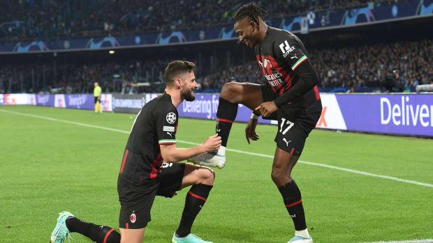 Rafael Leao and Olivier Giroud celebrate a goal.
